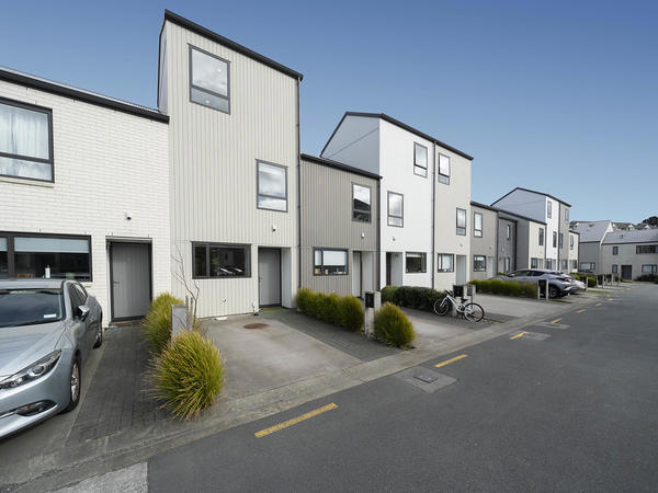 8/170 Fraser Avenue, Johnsonville