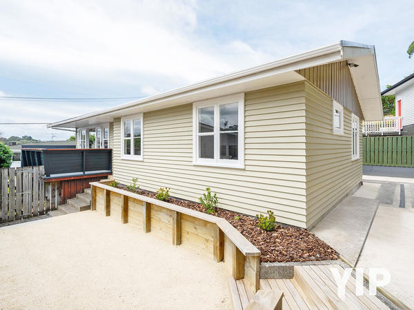 12 Cotswold Crescent, Newlands