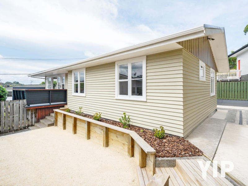 12 Cotswold Crescent, Newlands