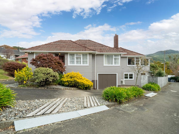 64 Taylor Terrace, Tawa