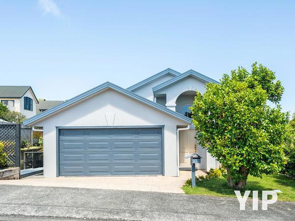 33 Peppertree Lane, Woodridge