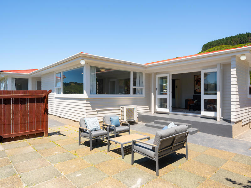 82 Larsen Crescent, Tawa