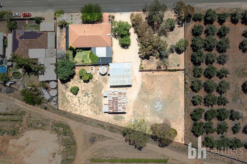 16 Alamein Avenue, Loxton North SA, Loxton North - Thumbnail 2