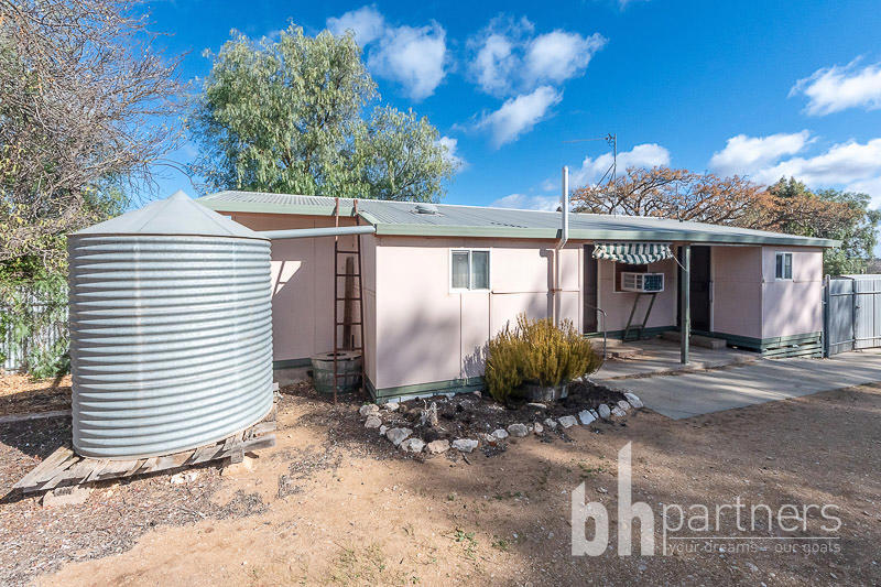18 Phillip Avenue, Swan Reach SA, Swan Reach - Thumbnail 3