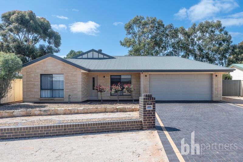 8 Torrens Street, Loxton - Image 1