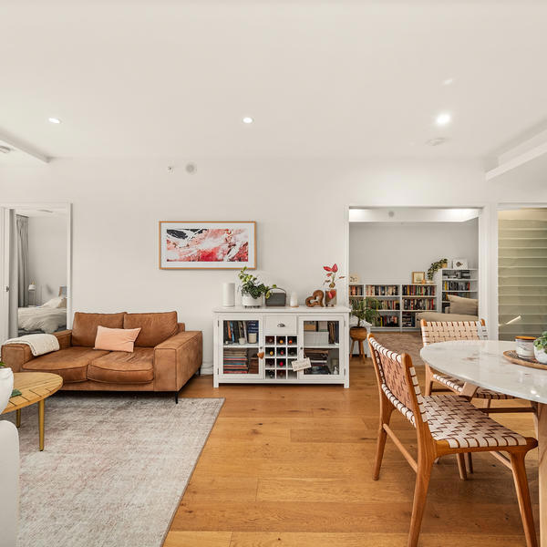 20111/1 Ferry Road, West End