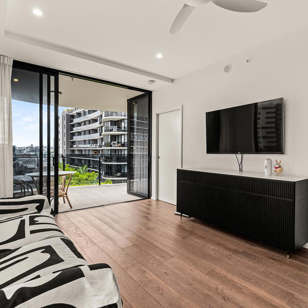 20406/1 Ferry Road, West End