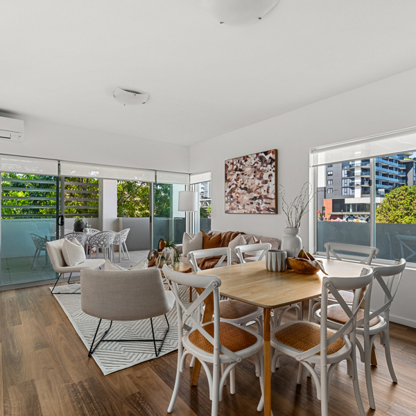 30/28 Ferry Road, West End