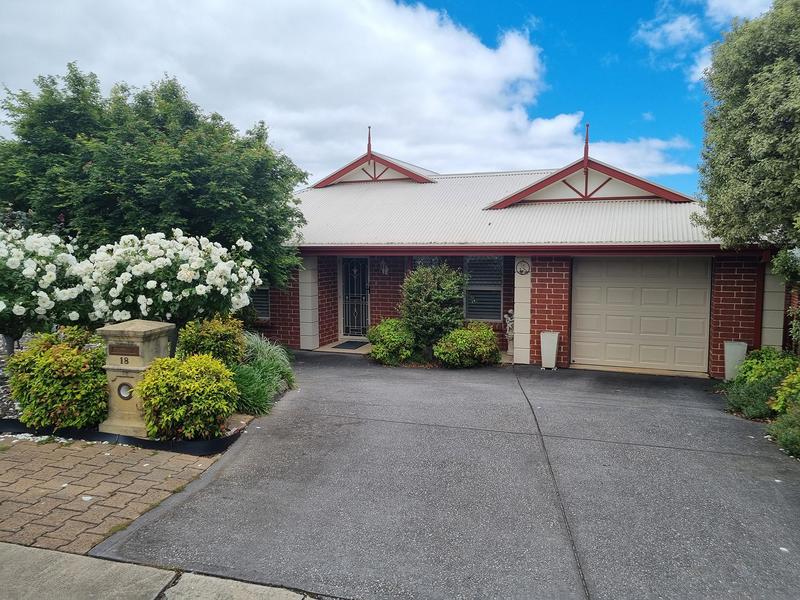 18 Woodlake Drive, Craigburn Farm