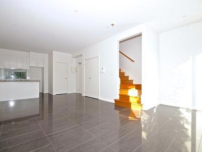 2/98 Collins Street, Mentone