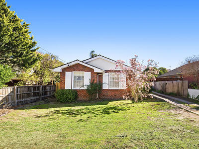 4 Browns Road, Clayton