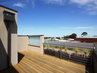12/98 Collins Street, Mentone