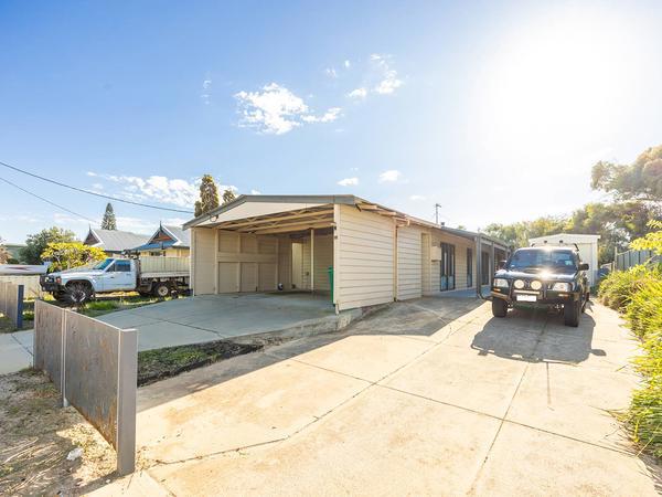 4 Bluewater Drive, Jurien Bay