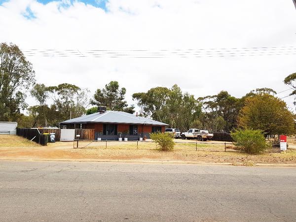 82 LONG Street, Moora
