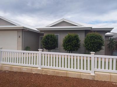 8 Hodgson Parkway, Green Head