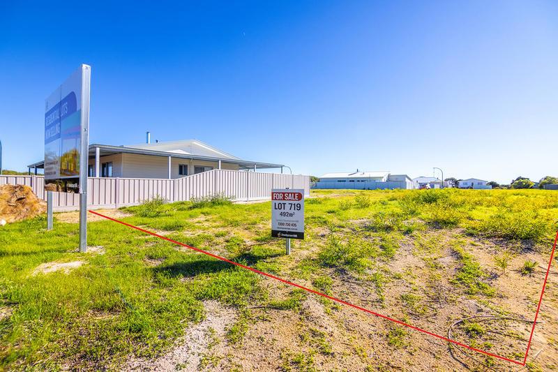 8 Long Street, Leeman