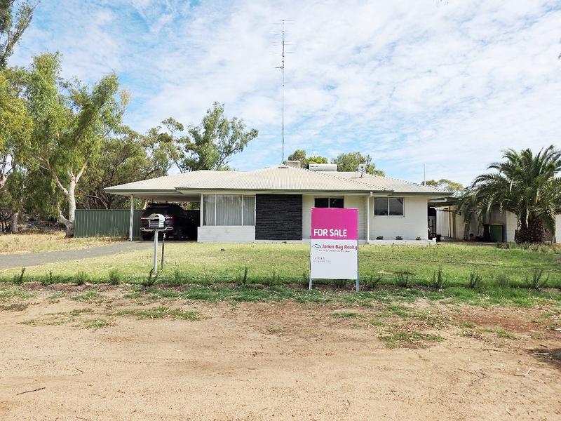 19 RILEY Road, Moora