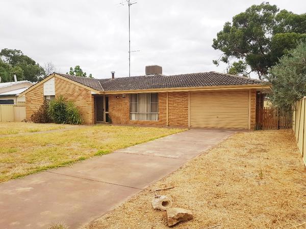 8 Dix Street, Moora