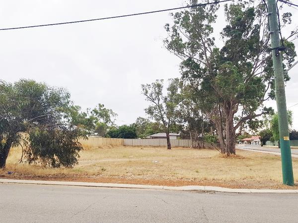 2 McKEEVER Street, Moora