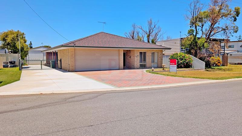 55 Drummond Circus, Cervantes